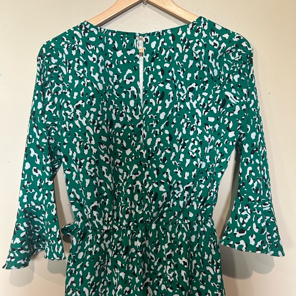 Lulu's Green Patterned Romper - Picture 4 of 7